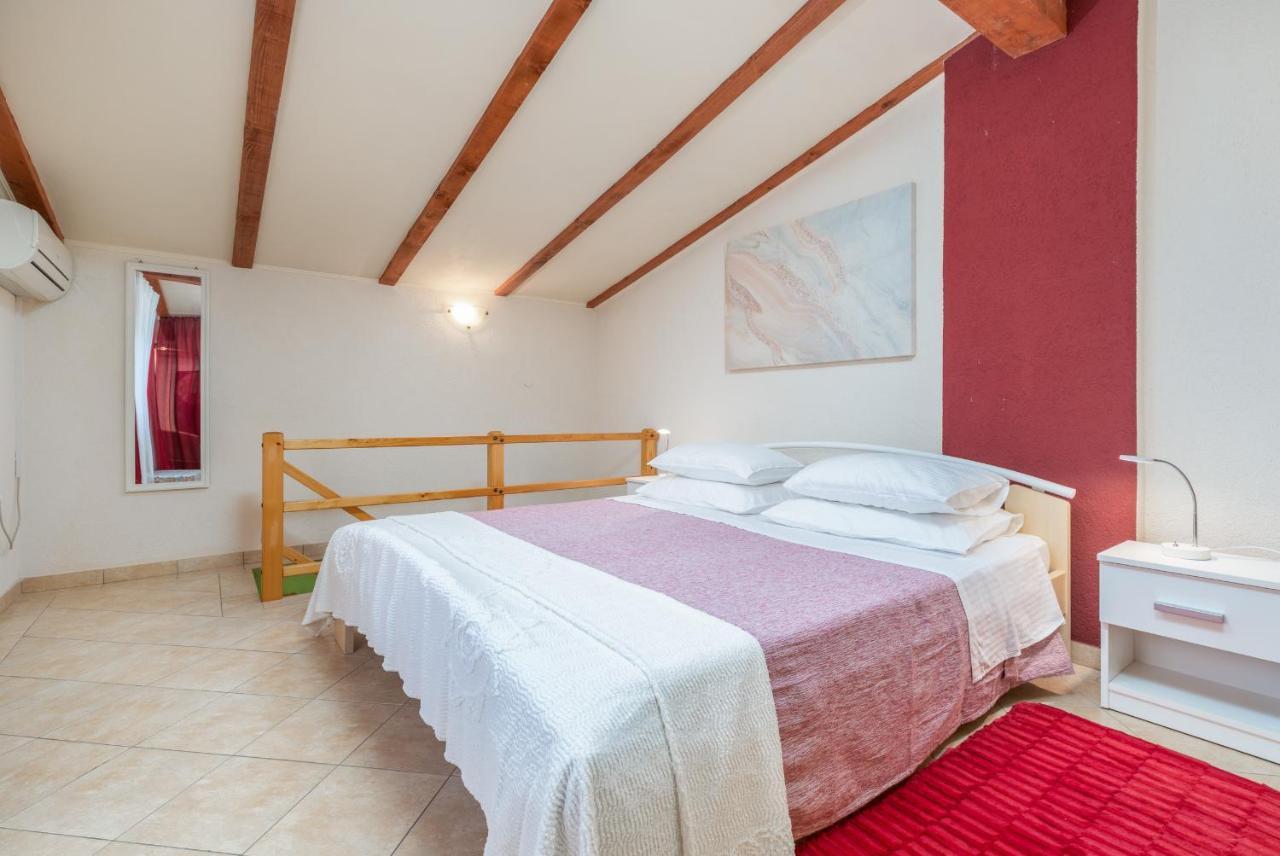 Holiday Home Nadia Pula Exterior photo