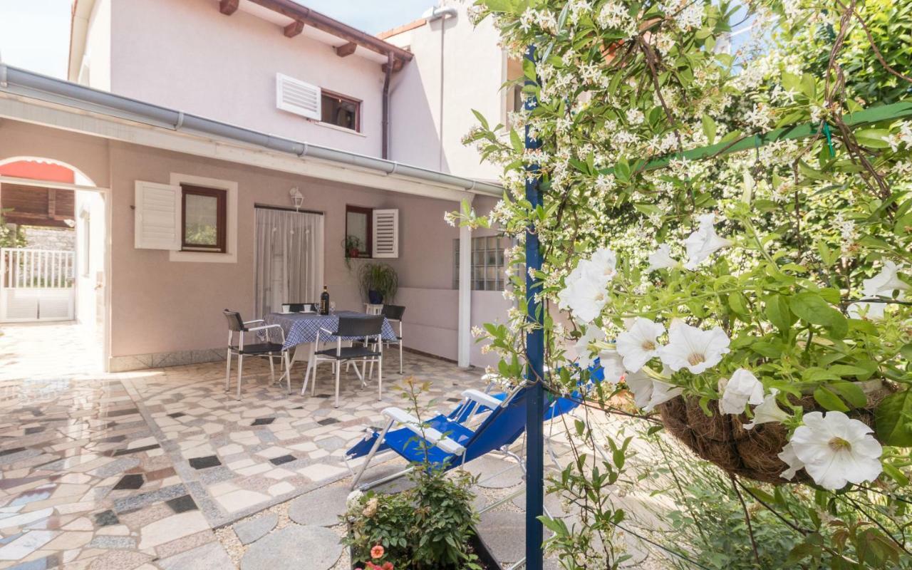 Holiday Home Nadia Pula Exterior photo