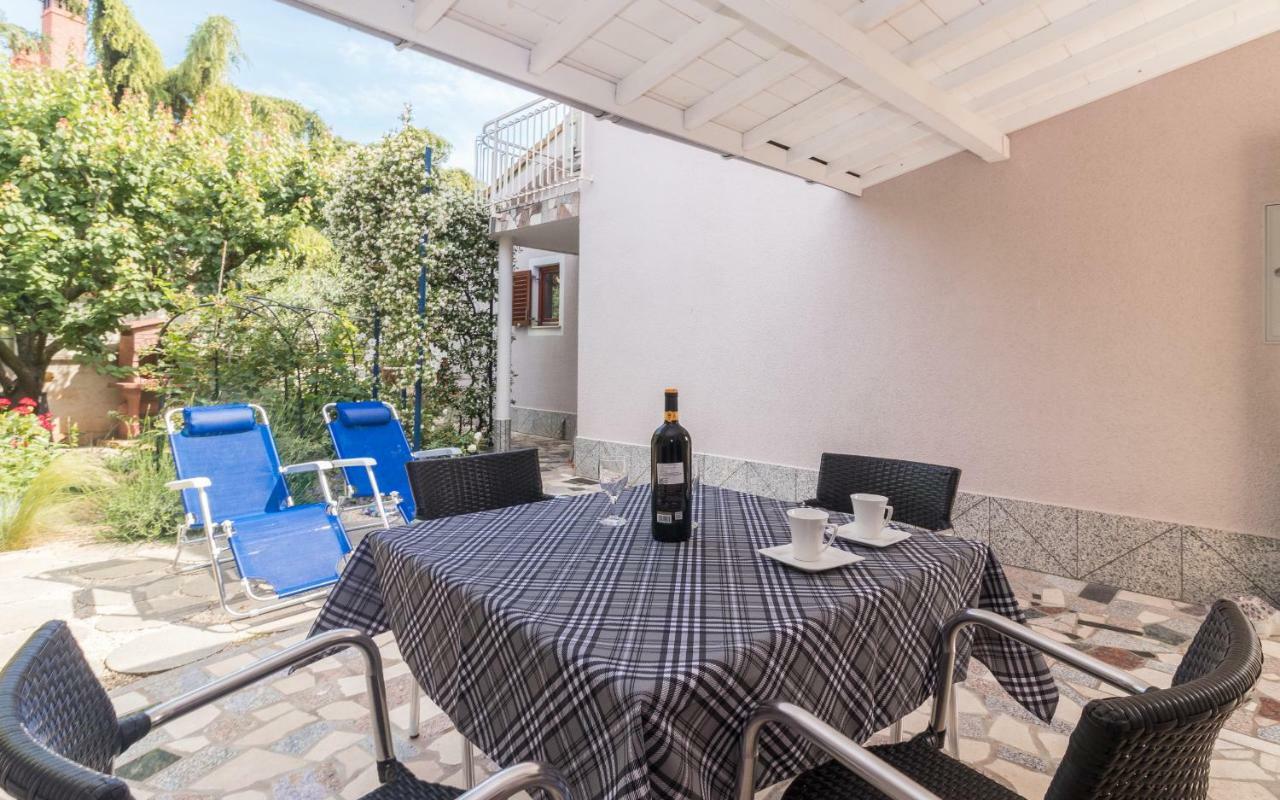 Holiday Home Nadia Pula Exterior photo